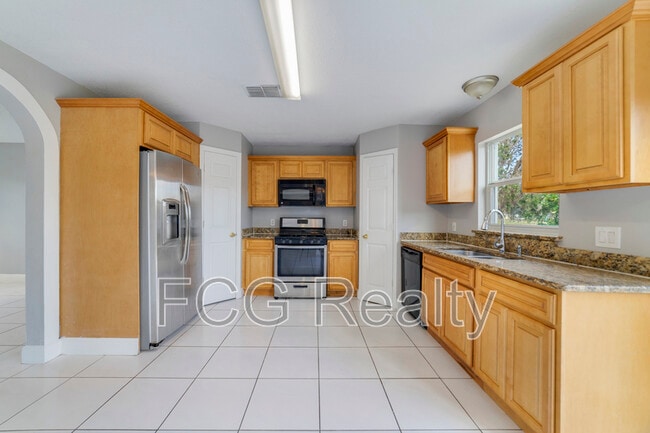 Building Photo - 3170 Santa Cruz Dr