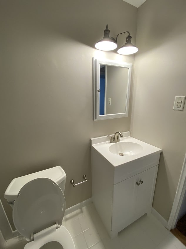 Bath - 18 Derry Dr