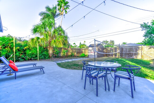 Photo - 664 Gray St S House