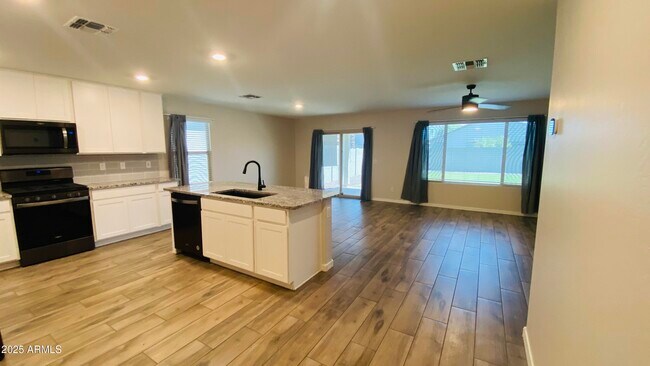 Foto del edificio - 17461 W Molly Ln