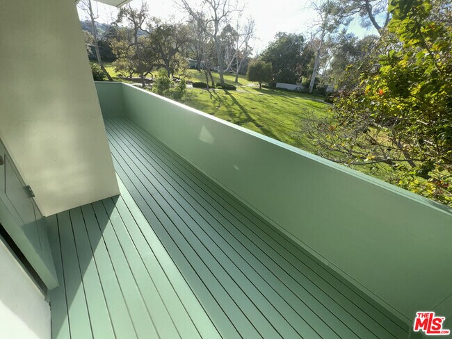 Foto del edificio - 5259 1/2 Village Green