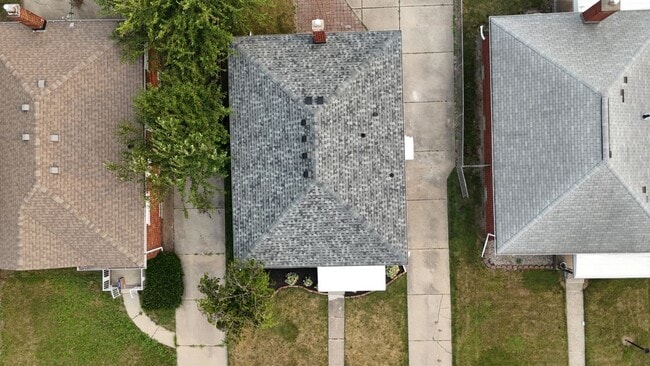 Foto del edificio - 18536 Holland Ave