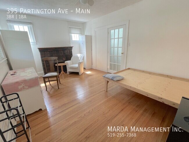 Photo du bâtiment - CHARMING 3 BED/1 BATH MAIN UNIT BY UNIVERS...