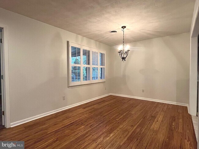 Foto del edificio - 330 Parkwood Dr