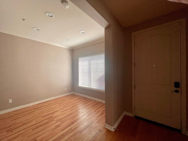 Building Photo - Glenwood, Riverside Gated Community