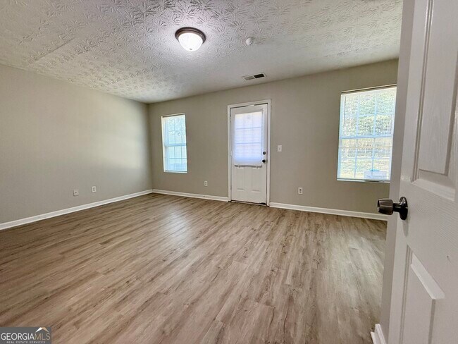 Building Photo - 1708 Redan E