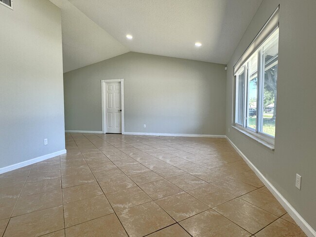 Building Photo - 1155 Summerwood Cir