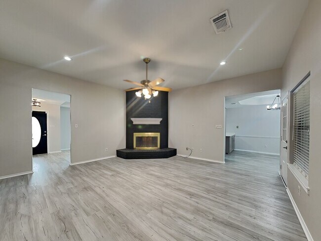 Foto del edificio - 4912 Barberry Dr