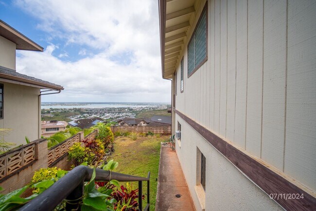 Foto del edificio - 5BD 3BA 2CAR GARAGE House in AIEA