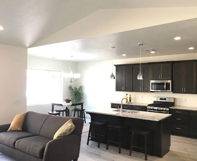 Foto del edificio - Gorgeous Cedar City Home! 3 Bedroom, 2 Bathroom