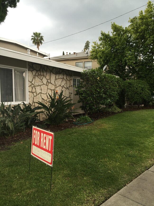Building Photo - 2360 Mira Vista Ave