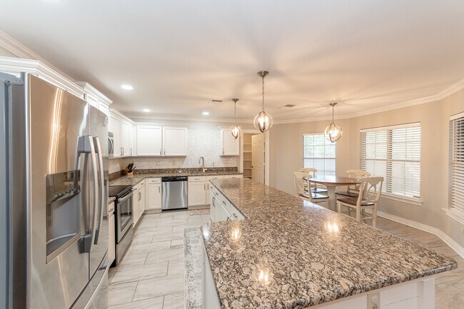Foto del edificio - 2961 White Pine Dr