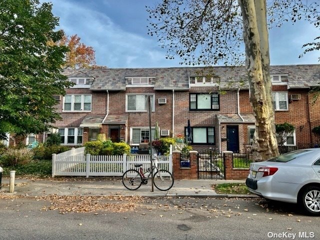 Foto principal - 68-41 Harrow St