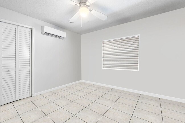 Foto del edificio - Historic 3 Bedroom 2 bath Single Family Ho...