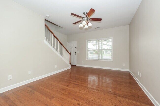 Foto del edificio - 8002 Starling Ct