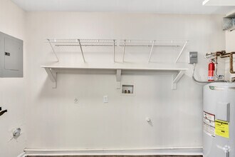Lexington II - 2BR, 2BA - 1,300SF - Laundry - Haygood Halls