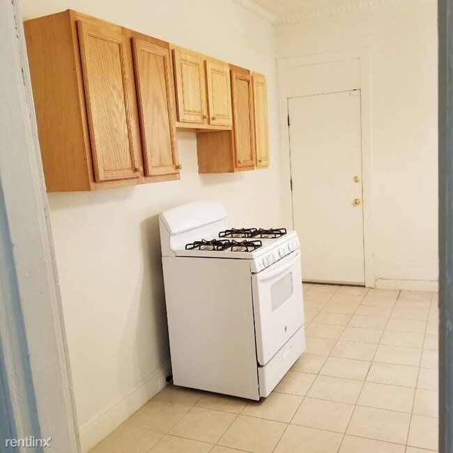 Building Photo - 3 br, 1.5 bath House - 2301 E Preston St