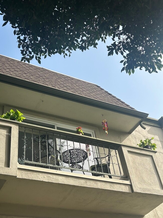 Building Photo - 3640 Cardiff Ave