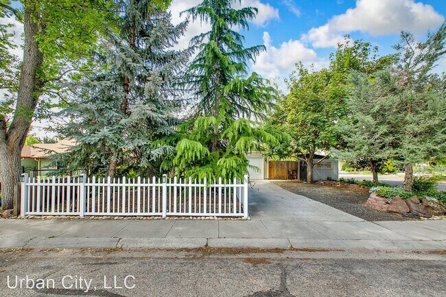 Building Photo - 2 br, 2 bath House - 1201 E. Hays