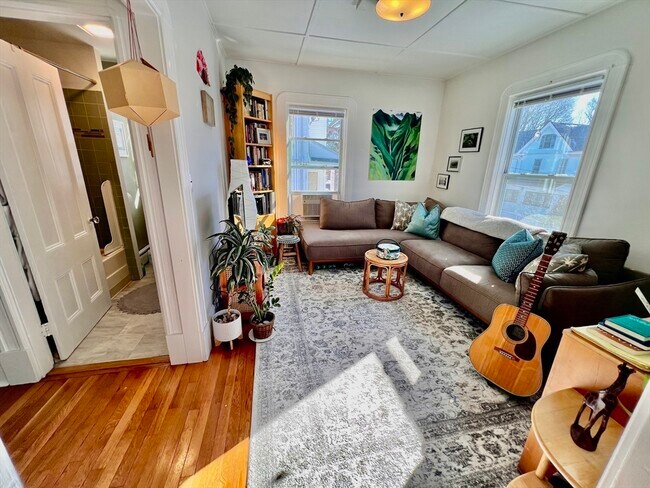 Foto del edificio - 14 Fairview Ave