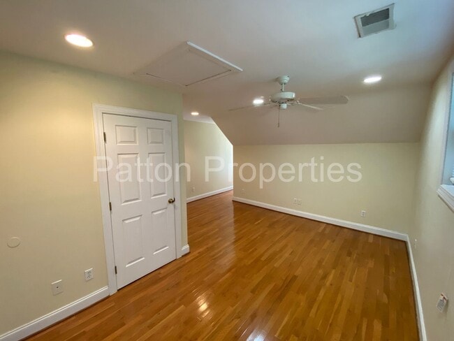 Building Photo - 323 S Pickens St