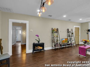 Building Photo - 713 Aransas Ave