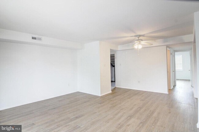 Foto del edificio - 1599 N East St