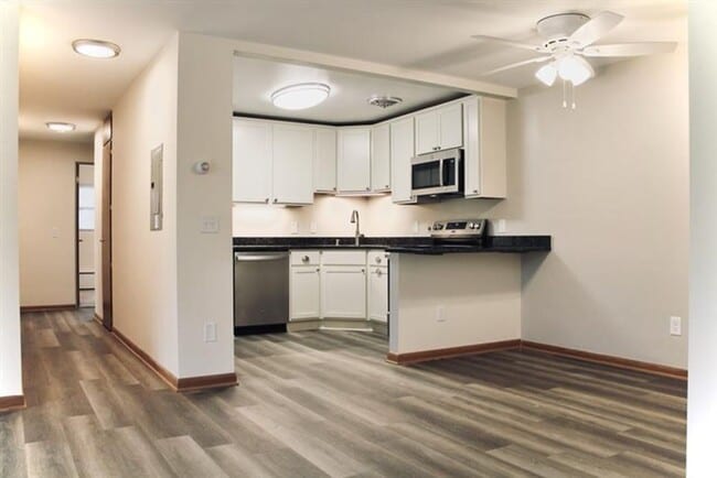 Interior Photo - Royal Arms Apartments