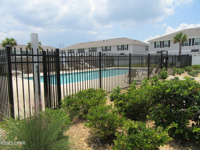 Foto del edificio - 5716 Callaway Cir