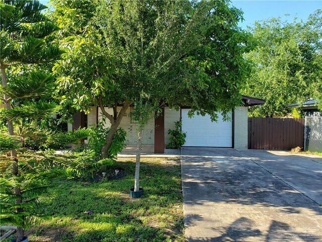 Building Photo - 3421 Ivy Ave