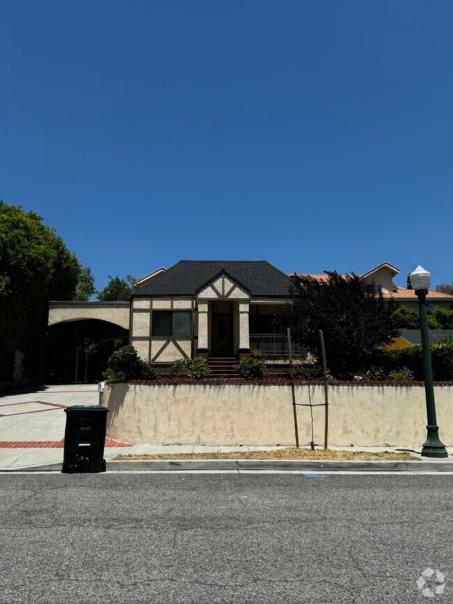 Apartments for rent in Montrose CA with Extra Storage 3 Rentals