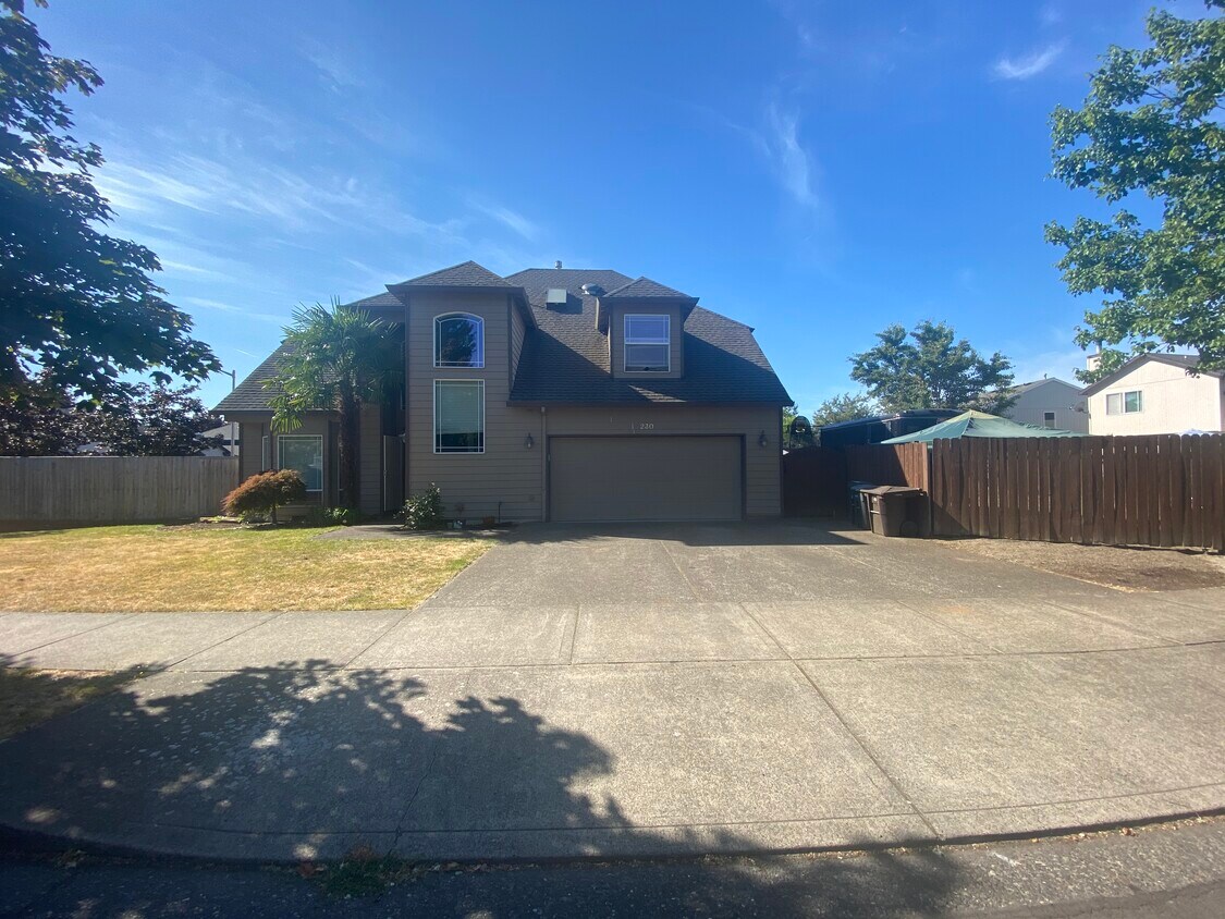 230 NE Lenox St, Hillsboro, OR 97124 House for Rent in Hillsboro, OR
