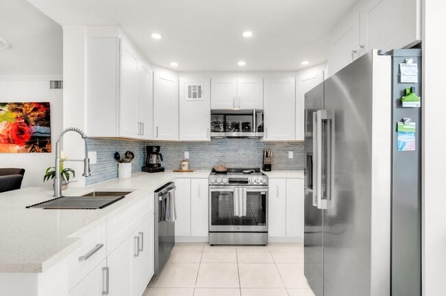 Building Photo - 600 Egret Cir