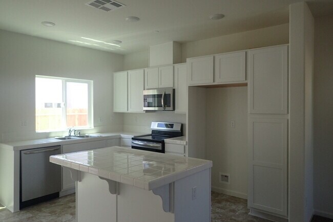 Foto del edificio - Gorgeous Brand New 4 bed 3 bath 2 story ho...