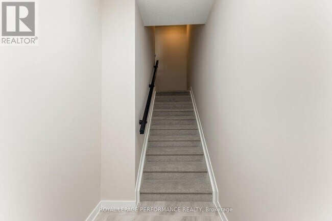 Building Photo - 318 Mishi Private