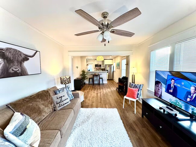 Sala de estar - 1134 Chalfant St