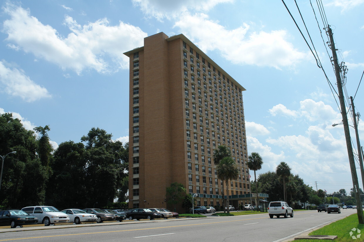 Foto del edificio - College Arms Towers - Senior Community +62