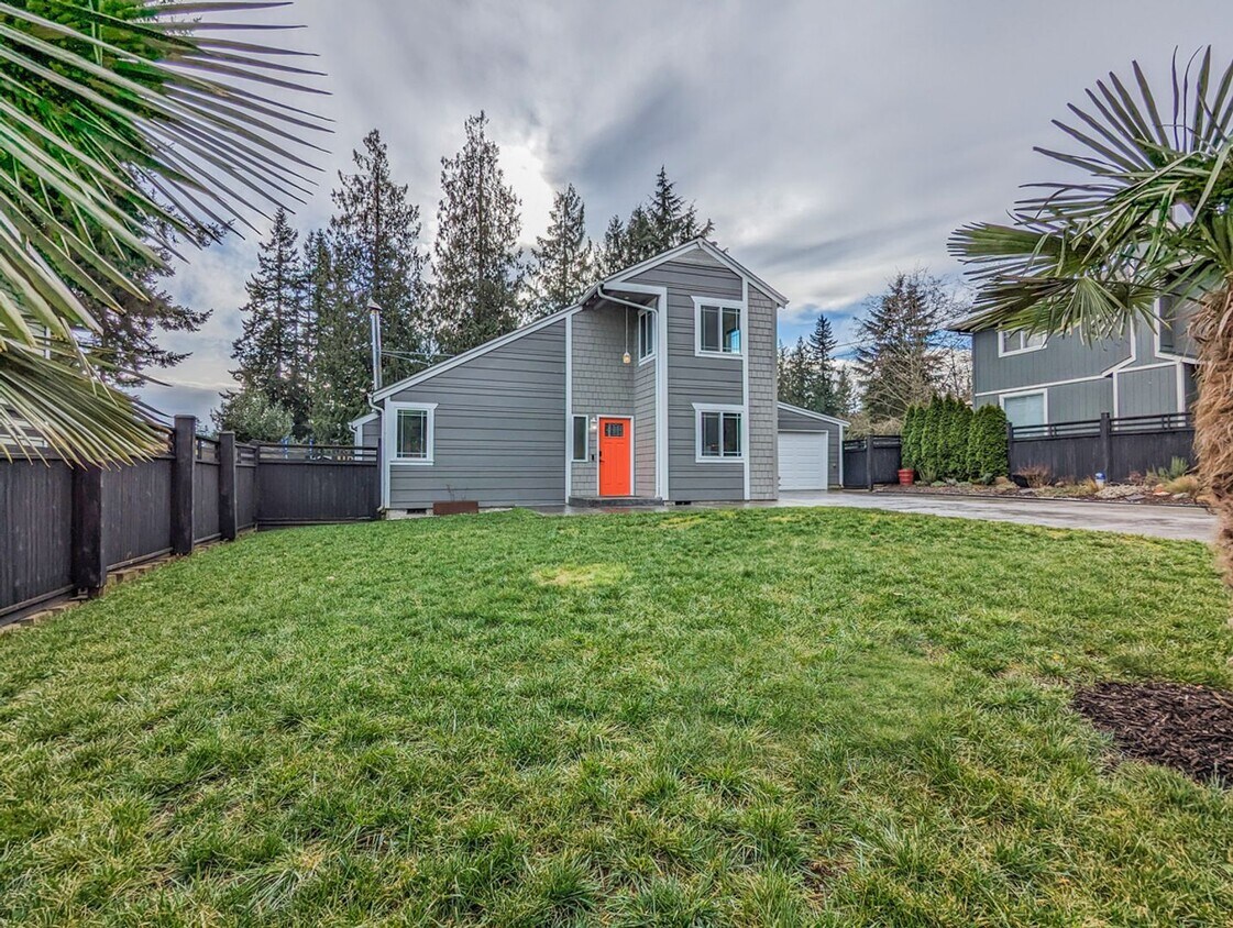 Upgraded 3 bed 2 bath move in ready home w... House Rental in