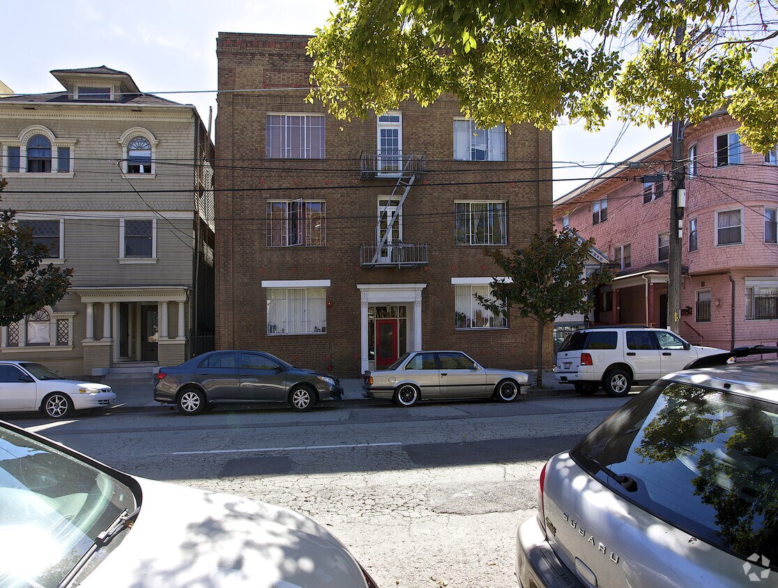Building Photo - 673 10th St