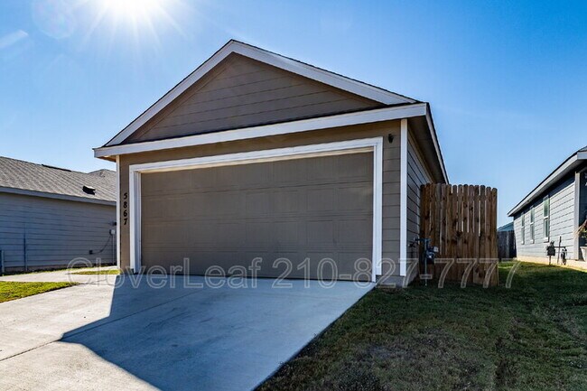 Building Photo - 5867 Coahulia Rdg