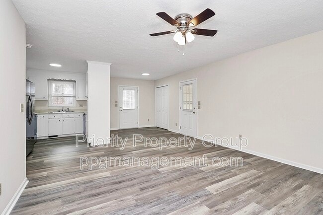 Building Photo - 225 Pineland Ave