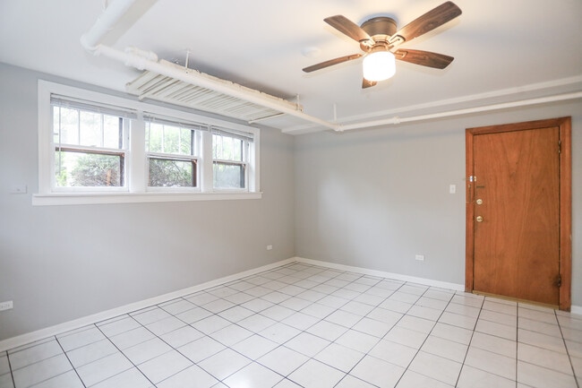 Building Photo - 5655 N Christiana Ave