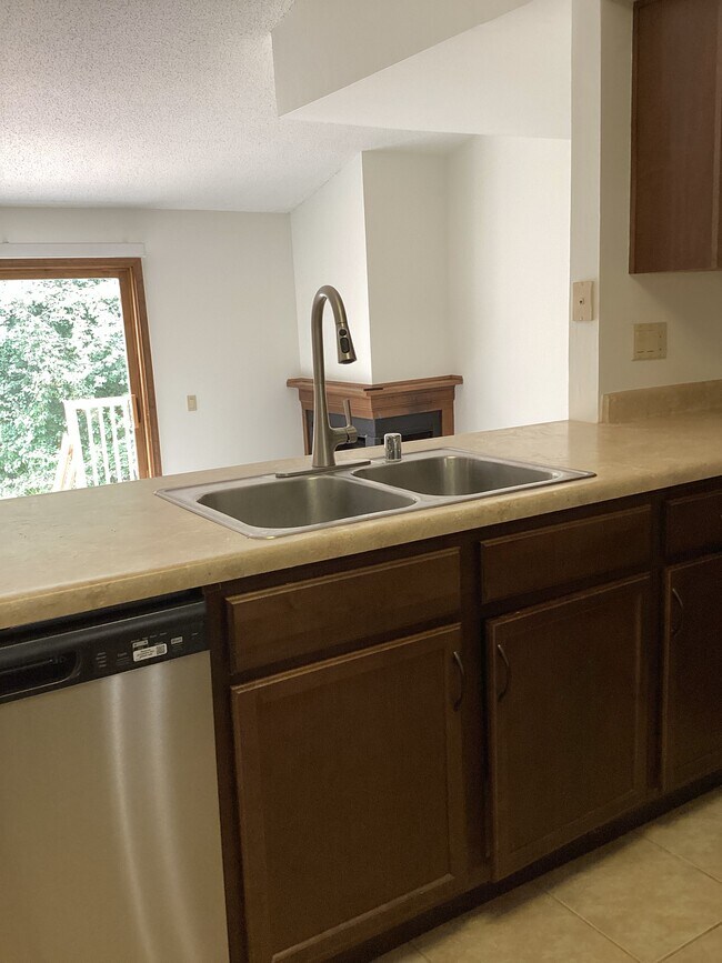 New dishwasher - 5826 Highland Ter
