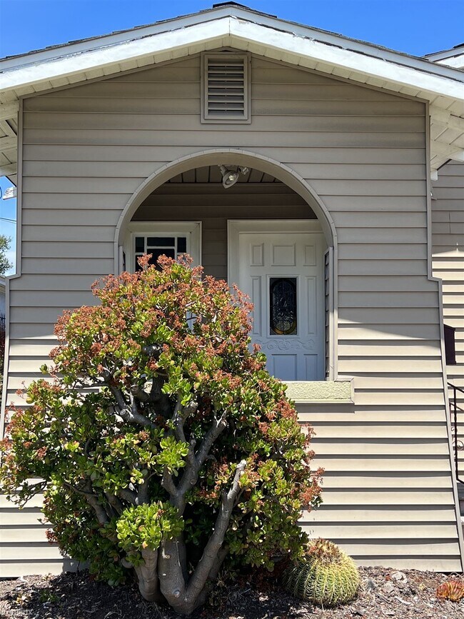 Building Photo - 2 br, 2 bath House - 780 Dowling Boulevard