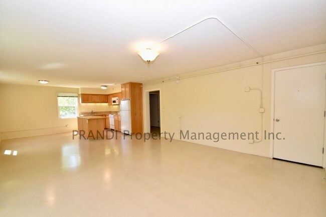 Foto del edificio - Spacious End Unit Apartment Near Downtown