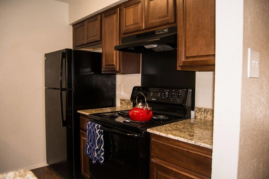 Parc Lake / Bay Shore Village Rentals Lewisville, TX