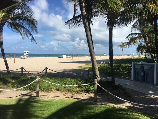 Foto del edificio - 305 N Pompano Beach Blvd