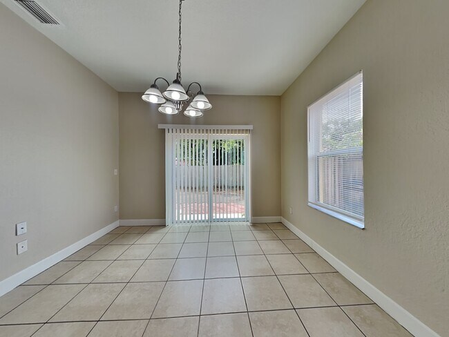 Foto del edificio - 9531 Starkey Rd