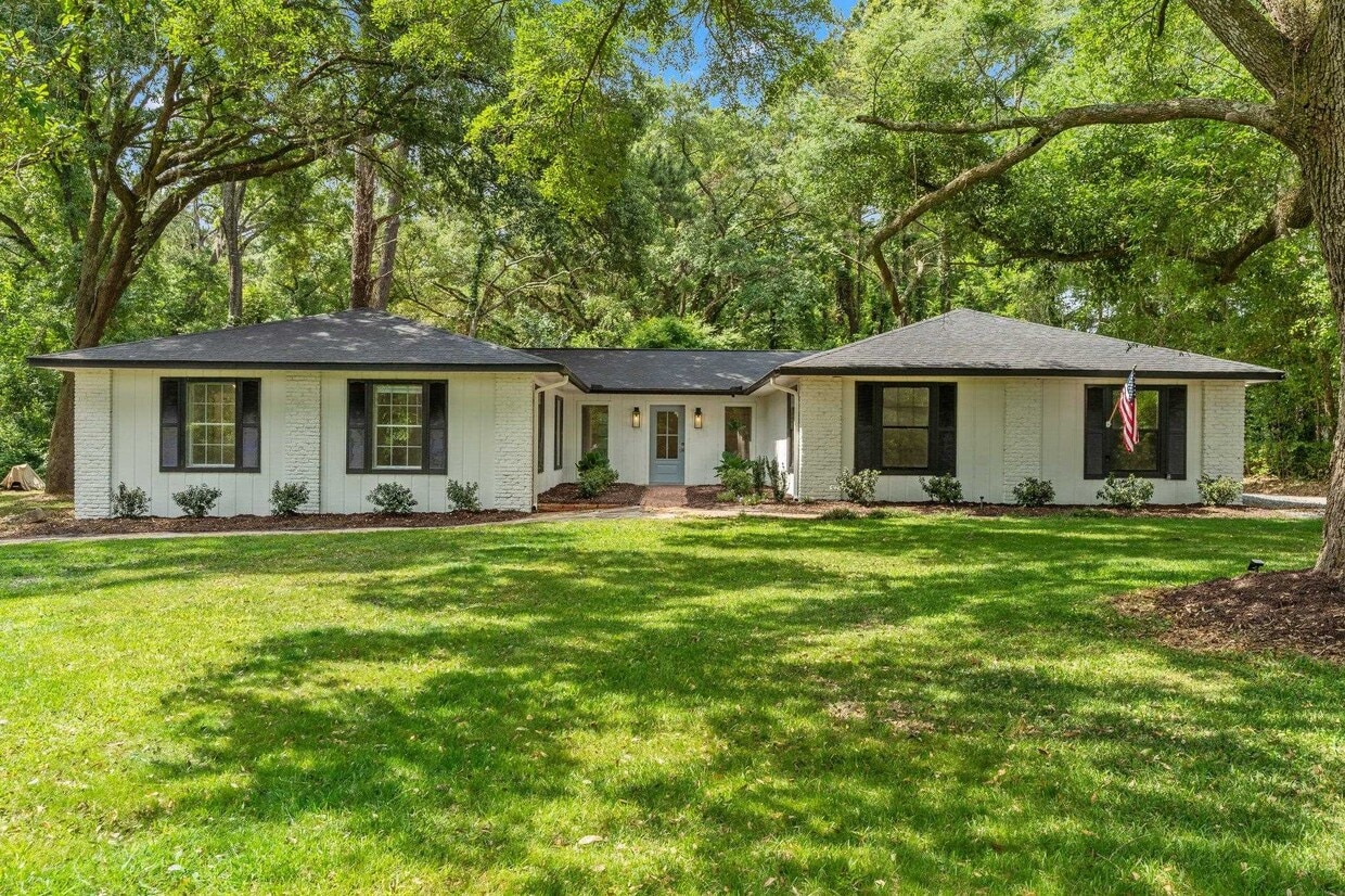 Primary Photo - 3333 Meadow Hill Rd