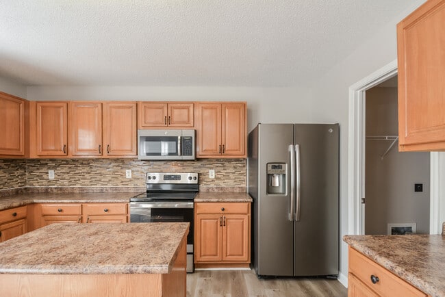 Building Photo - 4634 Stonewall Dr